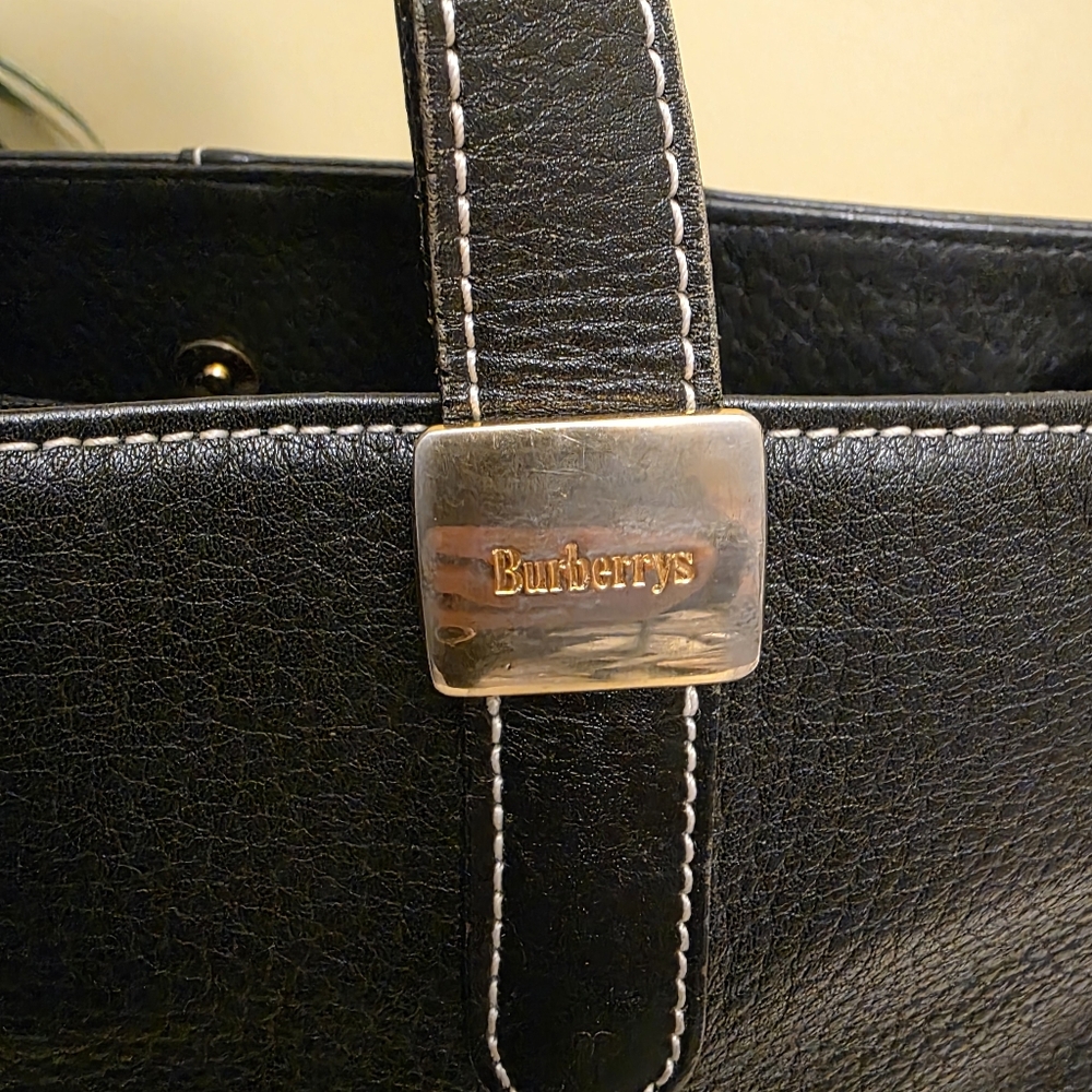 Burberry | Vintage Small Black Leather Handbag - Picture 3 of 16